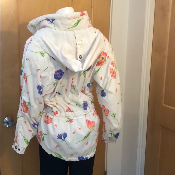 Woman’s Obermeywe Ski Jacket - Picture 3 of 7